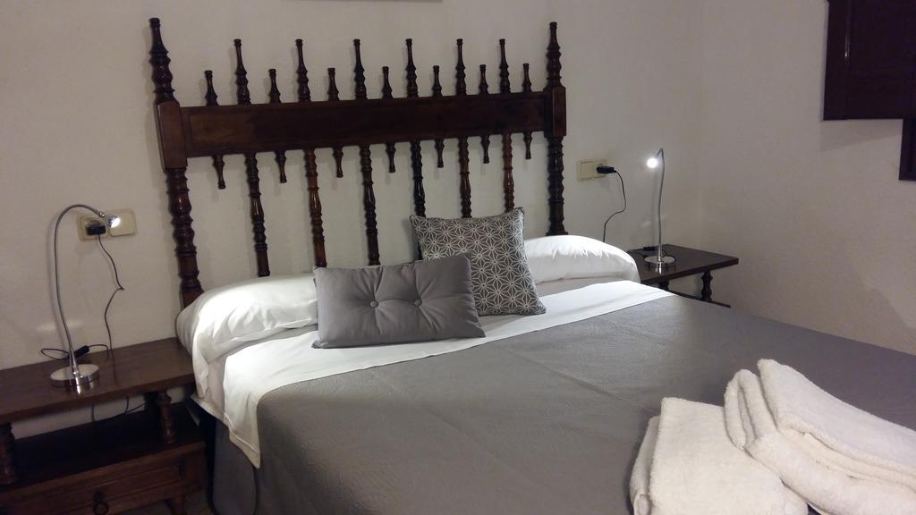 Hostal Moline Bruguera Bagian luar foto